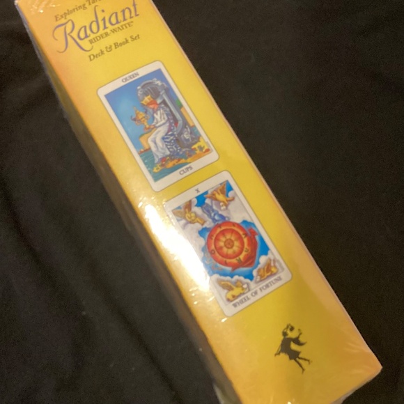 Exploring Tarot Using Radiant Rider-Waite® Tarot Set - Picture 4 of 6